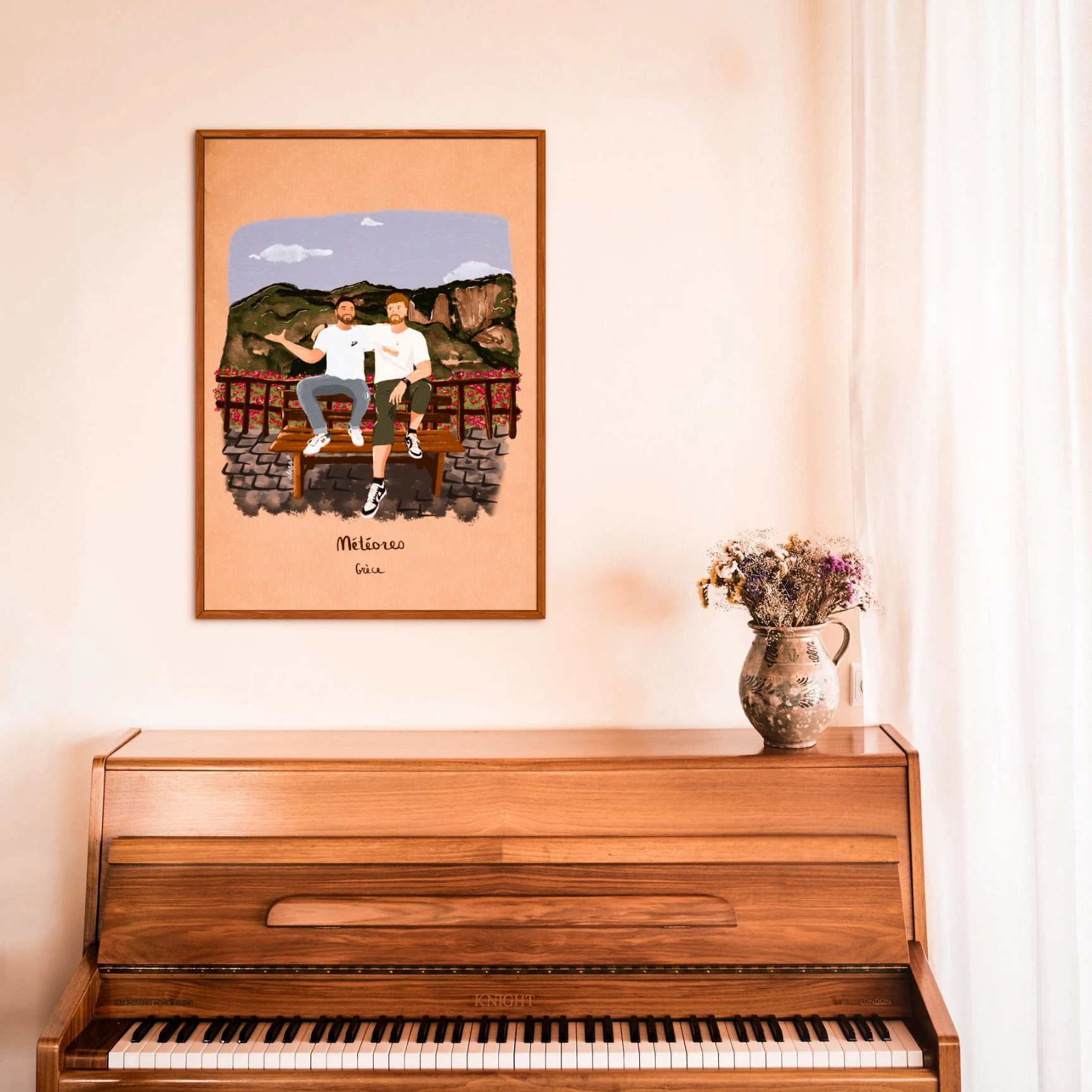 Illustration faite sur procreate : dans un tableau on y voit deux hommes prenant la pause devant un paysage de Grèce. Dans la pièce il y a un piano.