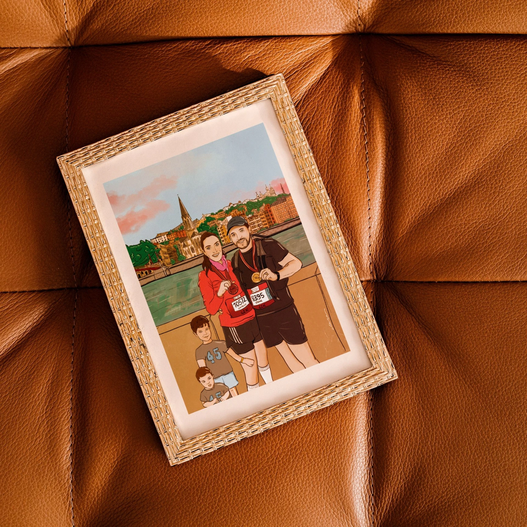 Illustration faite sur procreate : dans un tableau on y voit un couple prenant la pause après une course à Lyon..